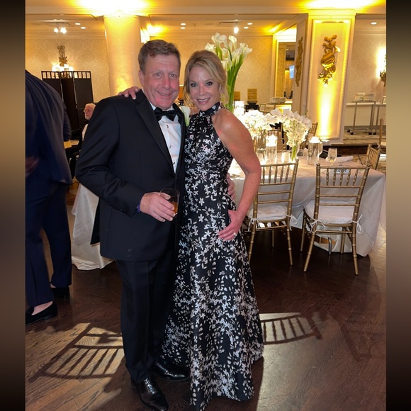 Monique Lhuillier Gown - Picture 7 of 7